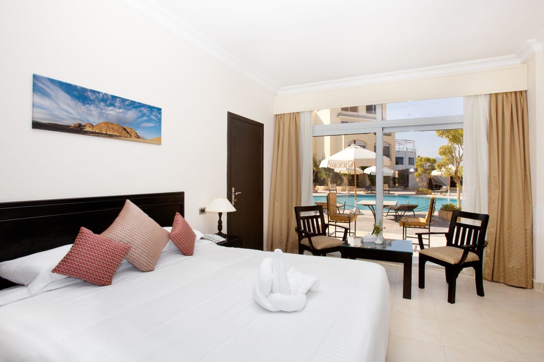 King size bed Hotel Royal Oasis