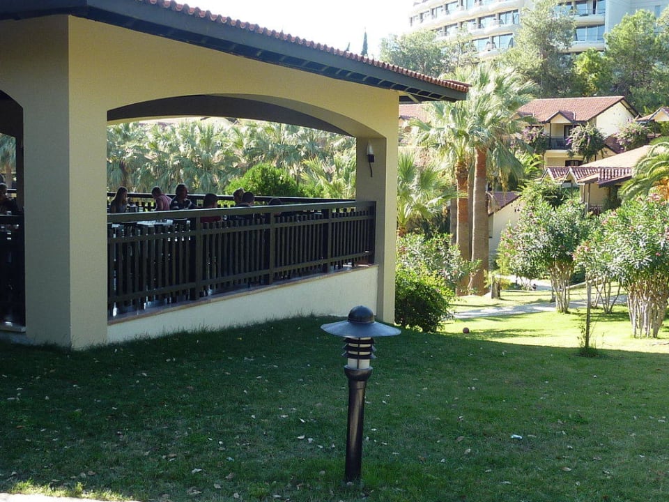 Teil des Außenrestaurants Melas Holiday Village