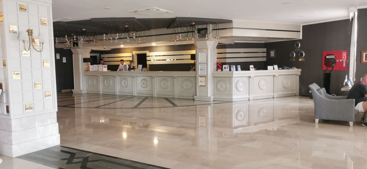 Lobby Bella Resort & Spa