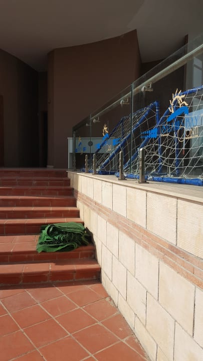 Überall liegt was herum  Salamis Bay Conti Resort Hotel & Casino