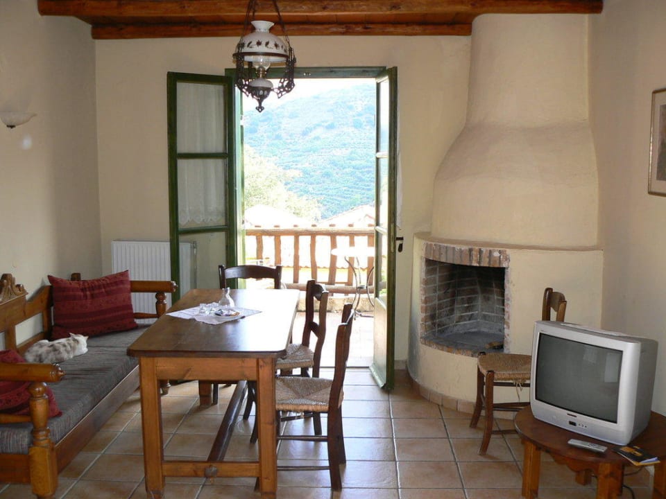 Wohnzimmer Richtung Balkon Enagron Ecotourism Village