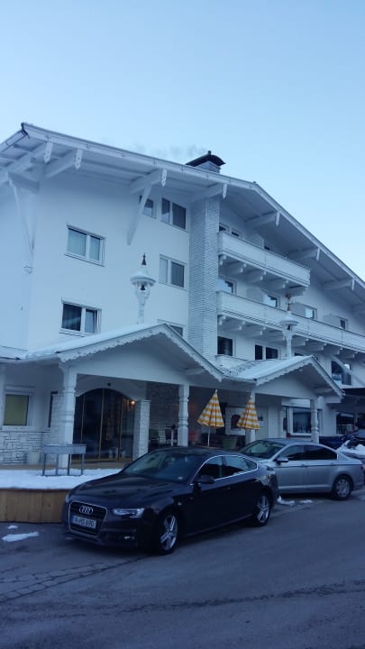 Außenansicht Mari Pop Hotel