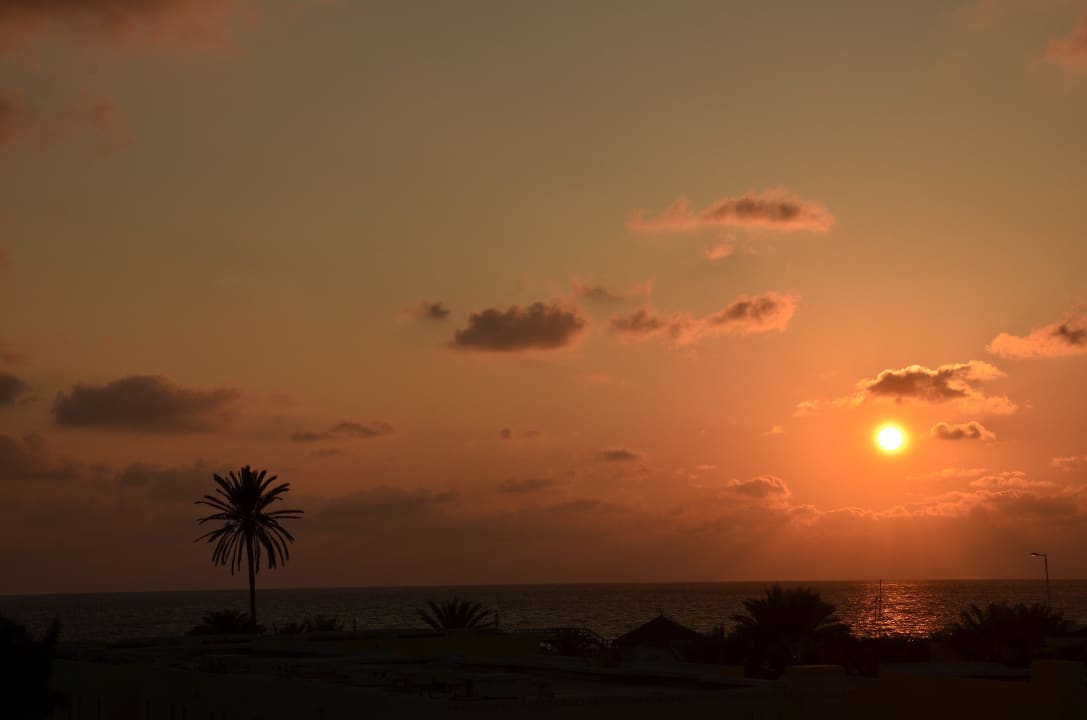 5.30 am TUI MAGIC LIFE Penelope Beach