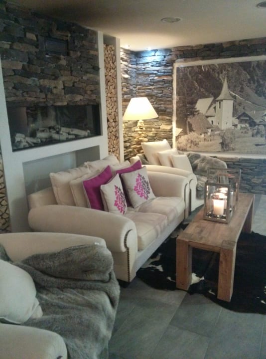 Eingangsbereich Alpine Resort Sportalm