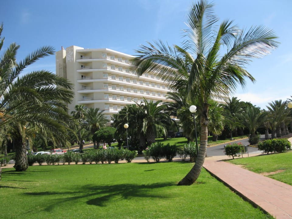 Blick vom Village zum Hotel Hotel Riu Oliva Beach Resort