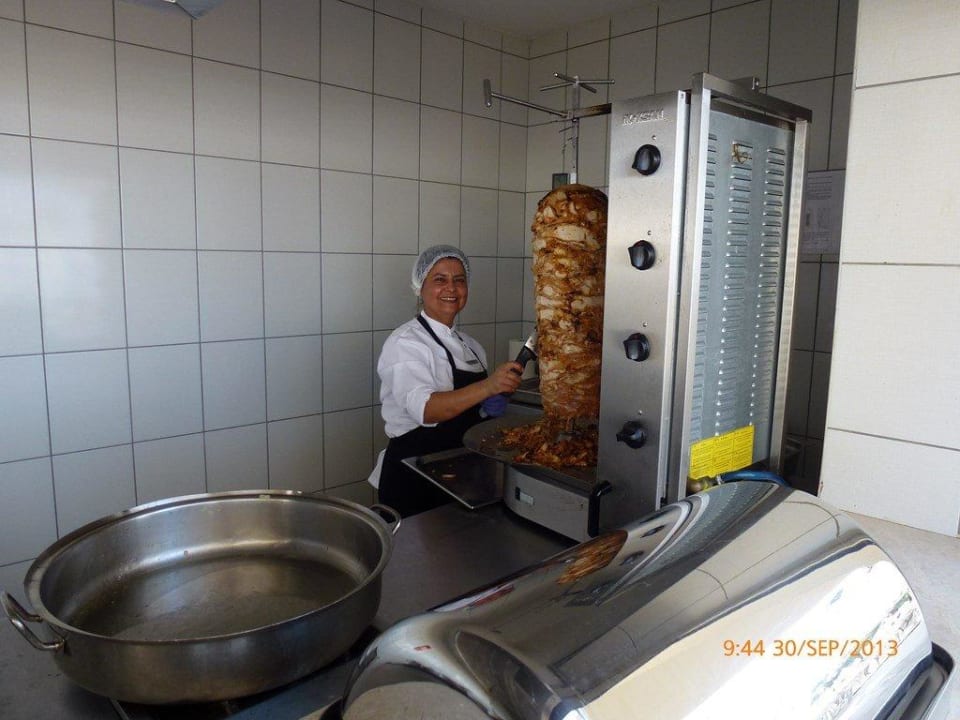 Köchin in der Aqua Snack Pool Bar Paloma Oceana