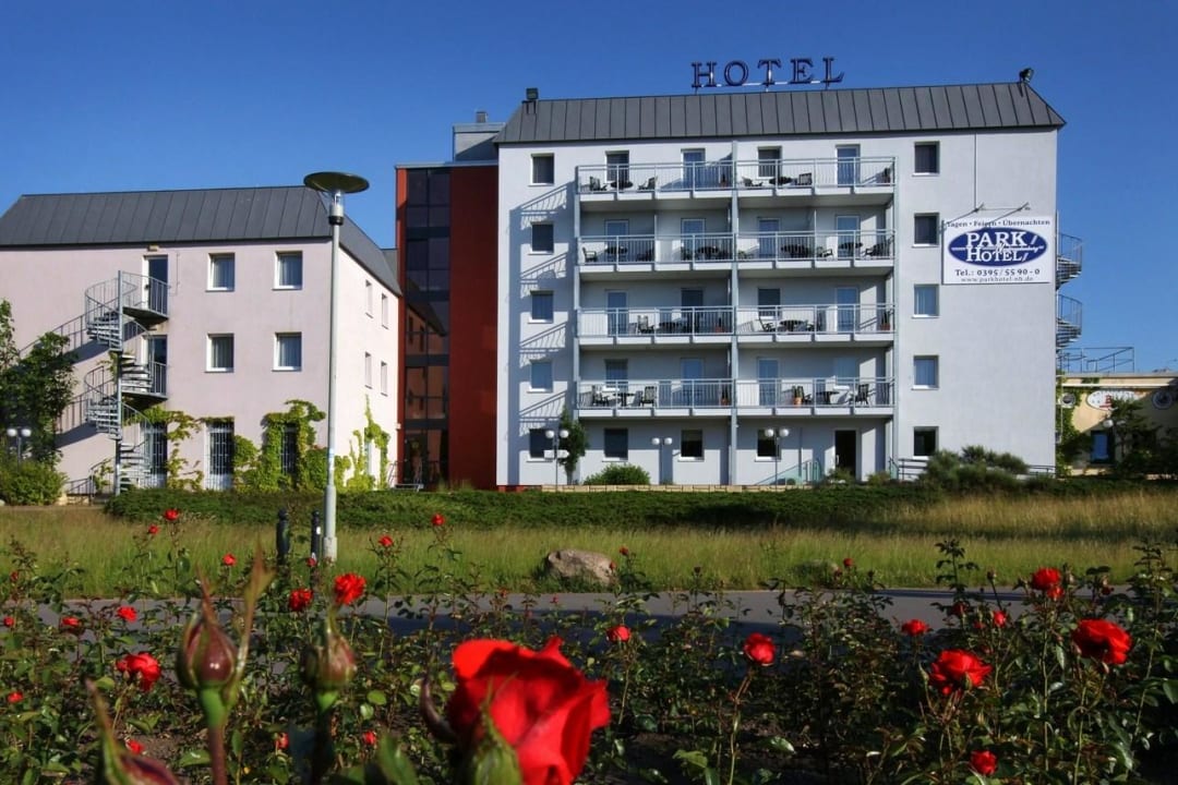 Mit Blick vom Kulturpark Parkhotel Neubrandenburg