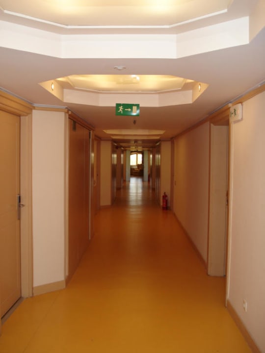 Flur auf einer noch nicht renovierten Etage  Hotel Theartemis Palace