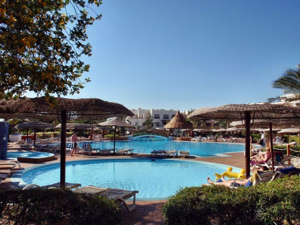 Poolanlage mit Poolbar Pickalbatros Royal Grand Resort - Sharm El Sheikh