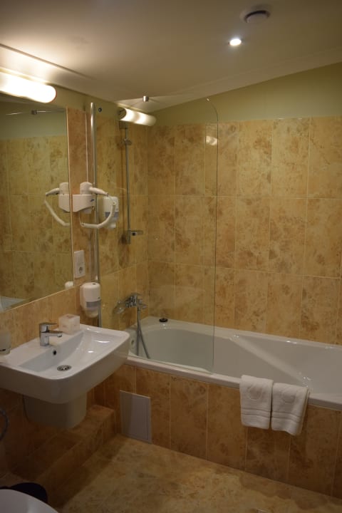 Großes Badezimmer im Obergeschoss Hotel Reikartz Medievale Lvov