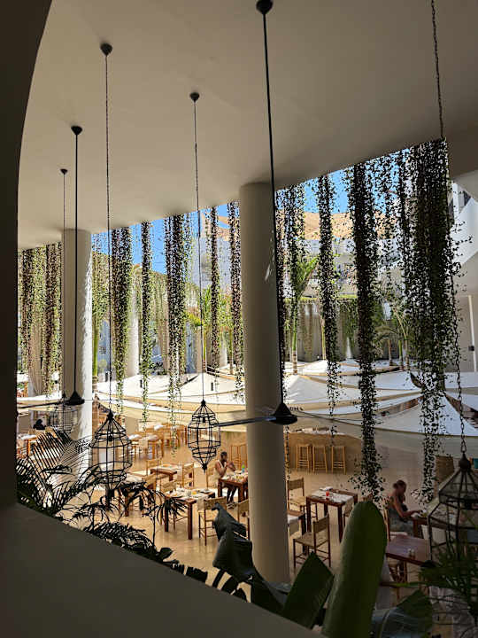 Gastro Serry Beach Resort