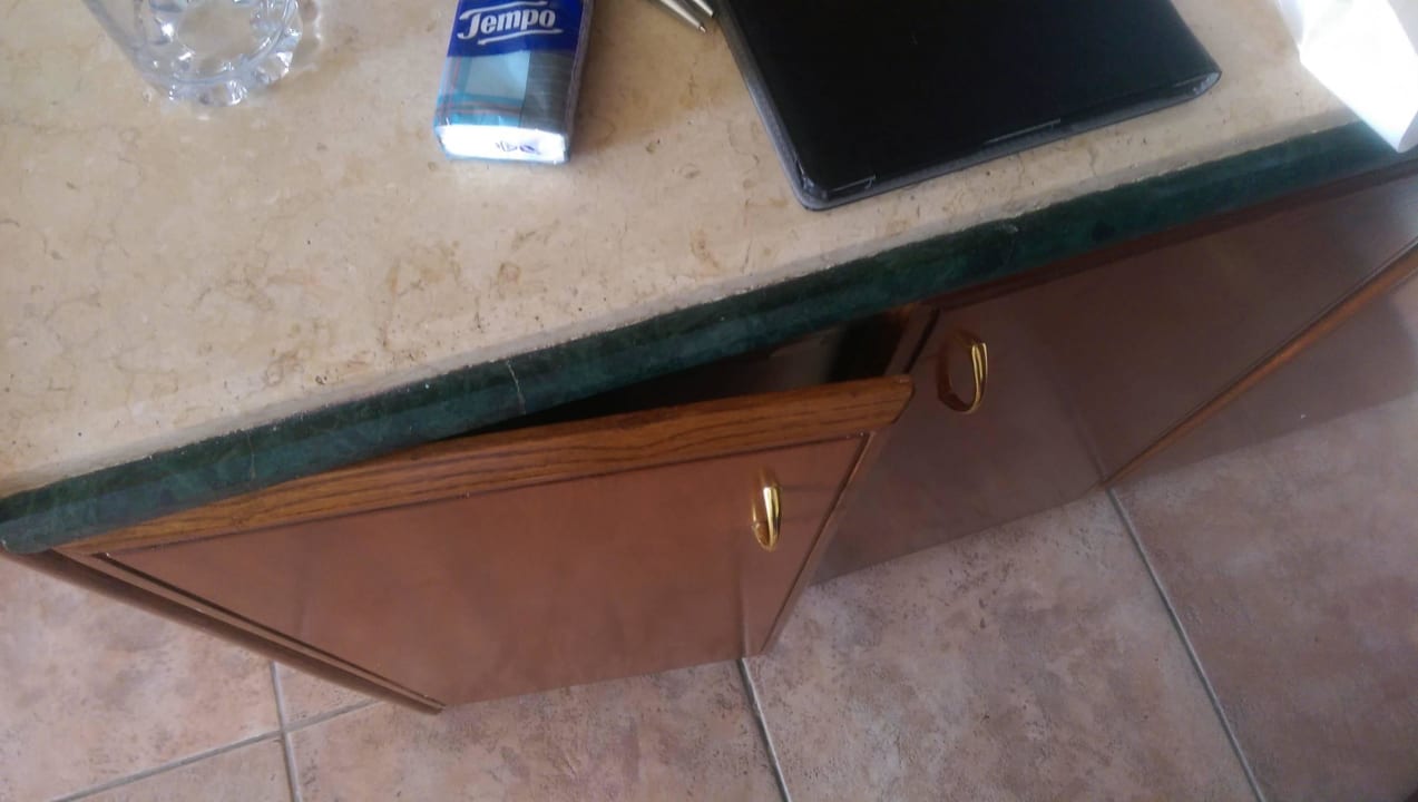 Schranktür die sich nicht schließen lässt Sultan Gardens Resort