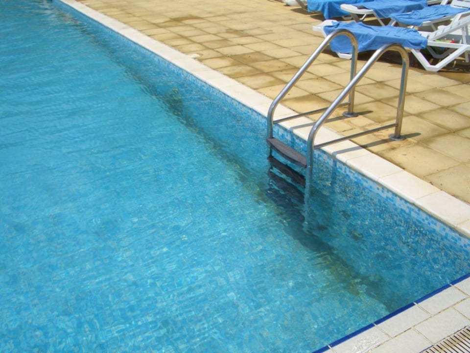 Pool, wie er wirklich ist Paradise Beach Hotel