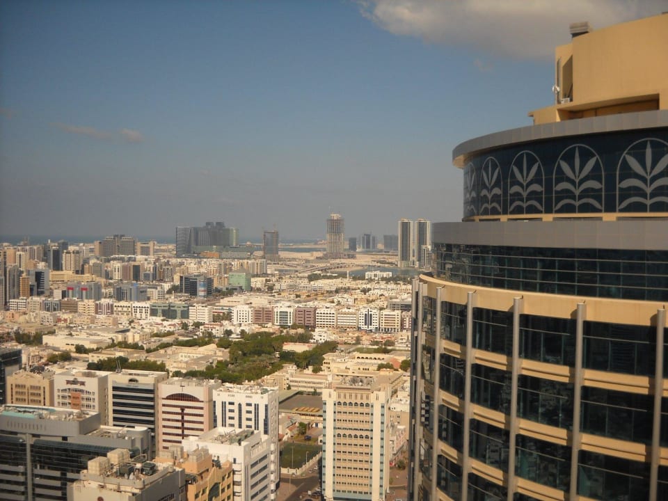 Ausblick aus Zimmer 21. Etage bzw. Pool 31. Etage Grand Millennium Al Wahda Abu Dhabi