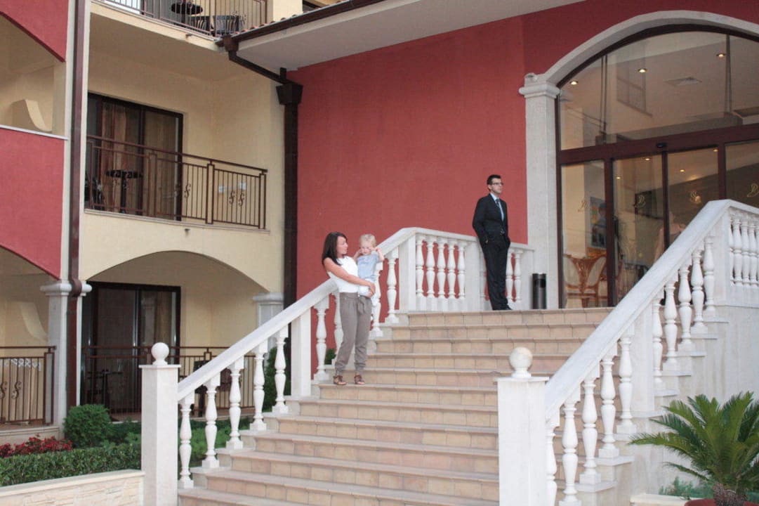 Die Treppe zur Lobby und Resteurant GRIFID Aqua Club Bolero