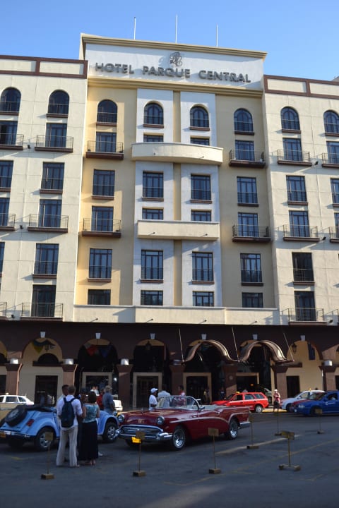 Vor dem Hotel Iberostar Selection Parque Central