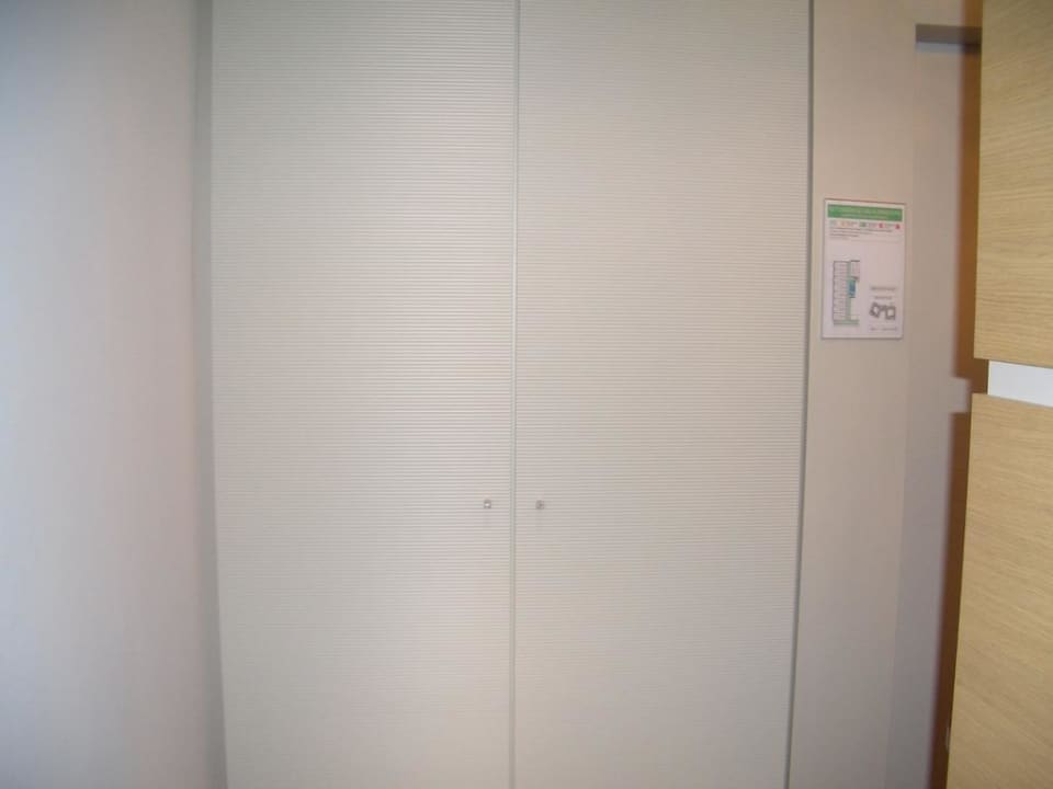 Kleiderschrank Linsberg Asia Hotel & Spa