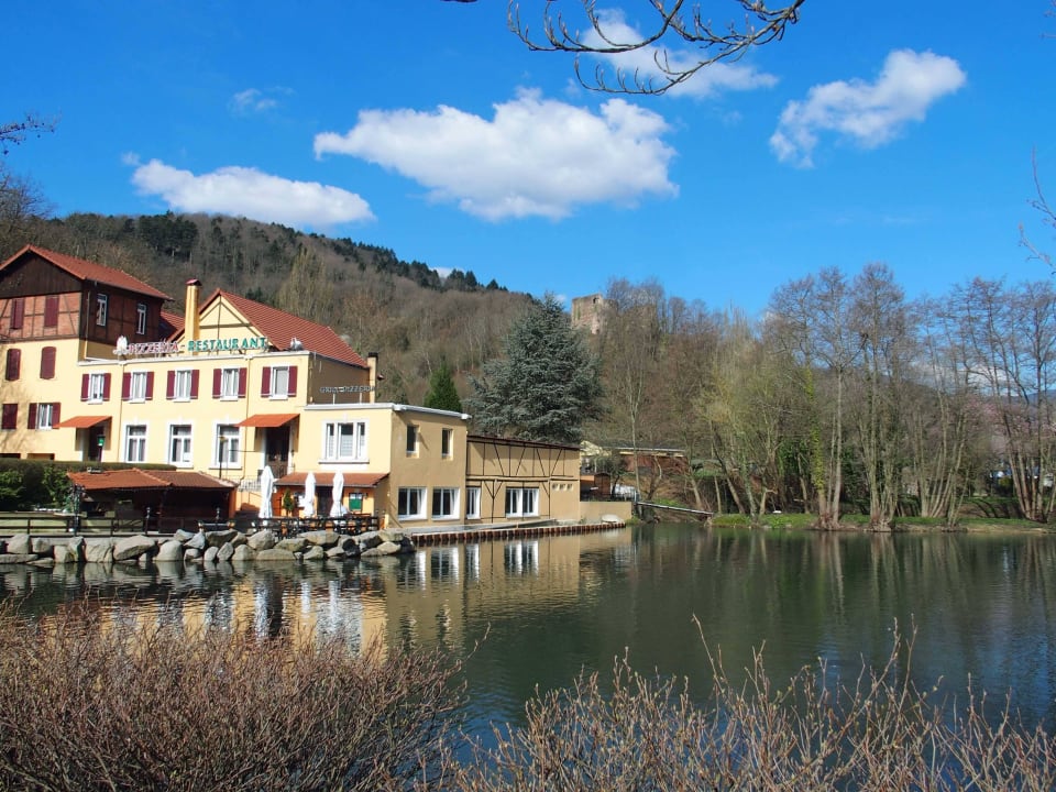 Restaurant gegenüber Hotel Les Rives