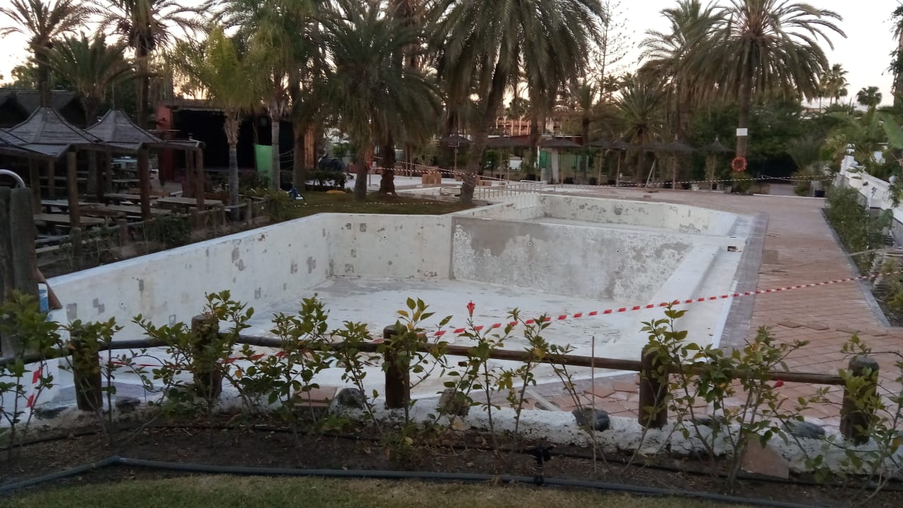 Bauarbeiten am Pool  HL Miraflor Suites Hotel