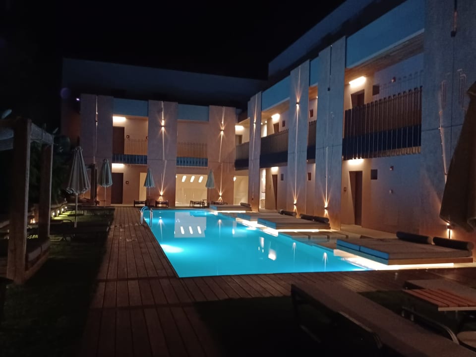 Pool Pilot Amphora Boutique Hotel