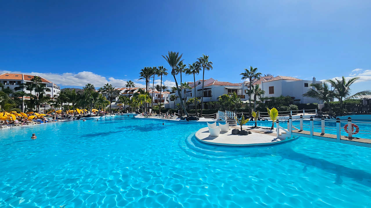 Pool Parque Santiago III Official