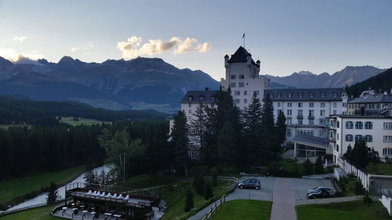 Ausblick vom Zimmer Richtung Samedan Grand Hotel Kronenhof Pontresina