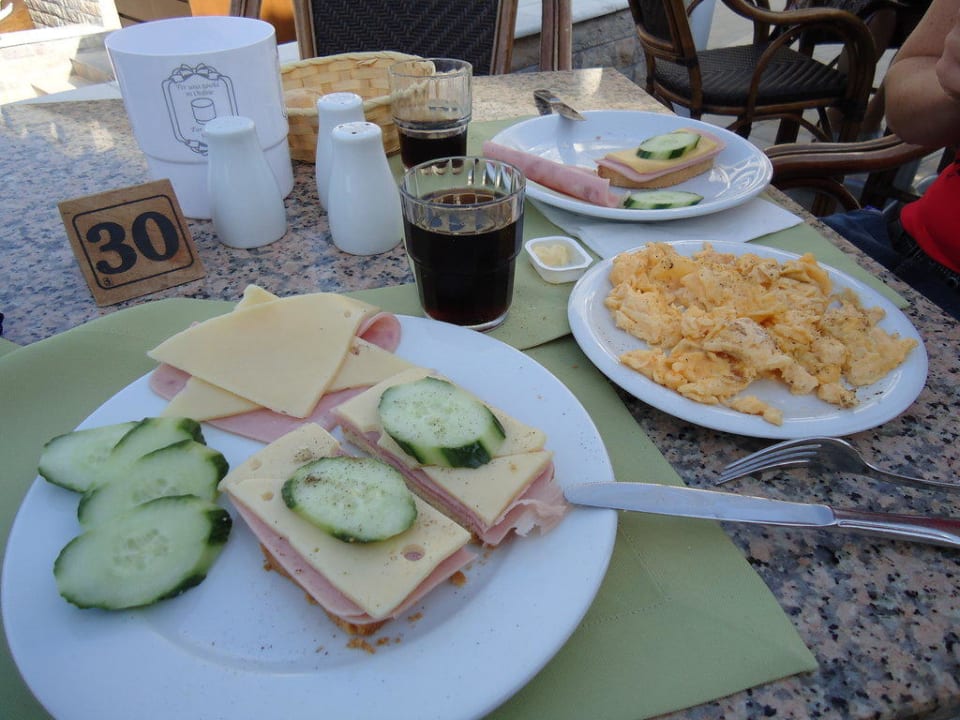 Leckeres Frühstück Hotel Kalithea Horizon Royal