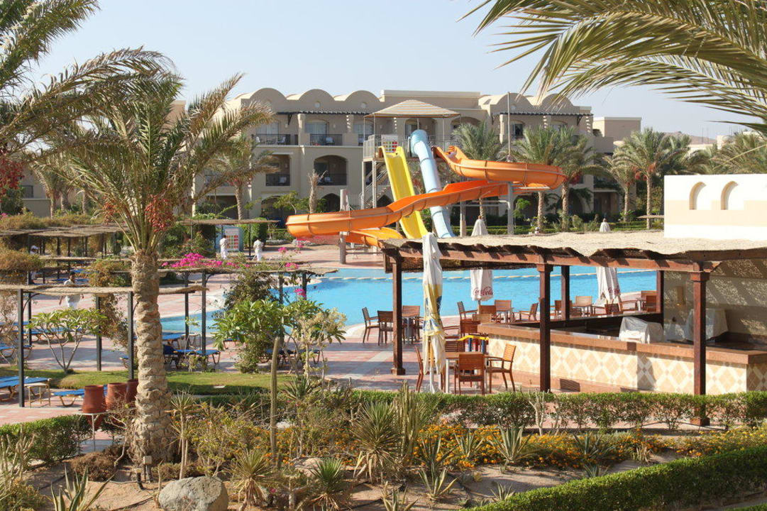 Blick aus unserem Zimmer / Rutschenpool TUI MAGIC LIFE Kalawy