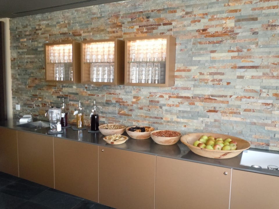 Nüsse, Obst und Trockenfrüchte im Saunabereich Die Wasnerin