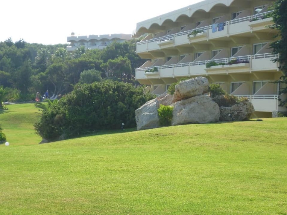 Eines von vielen Zimmerblöcken Hotel Kalithea Horizon Royal