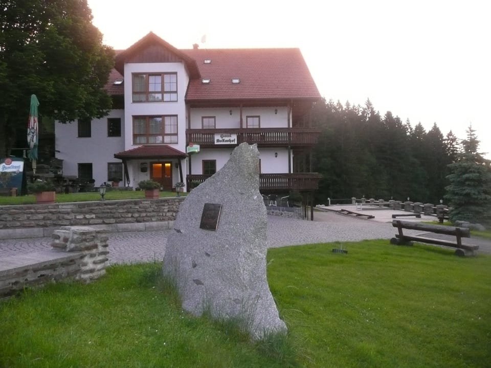 Před hotelem Hotel Kollerhof