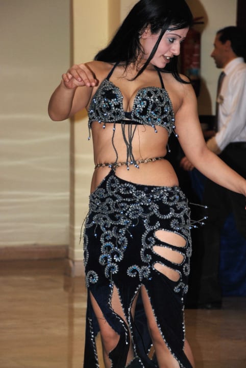 Танец живота в лобби Panorama Bungalows Resort El Gouna