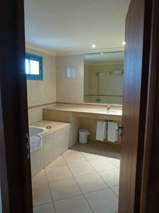 Bad mit Badewanne Hotel Suisse