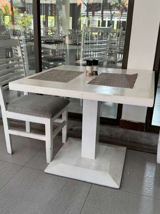 Gastro Crystals Beach Resort Belle Mare, a member of Radisson Individuals