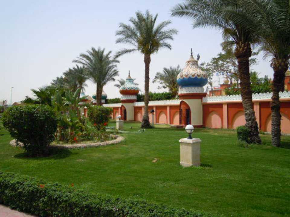 Weg zum Aquapark Pickalbatros Alf Leila Wa Leila Resort - Neverland Hurghada