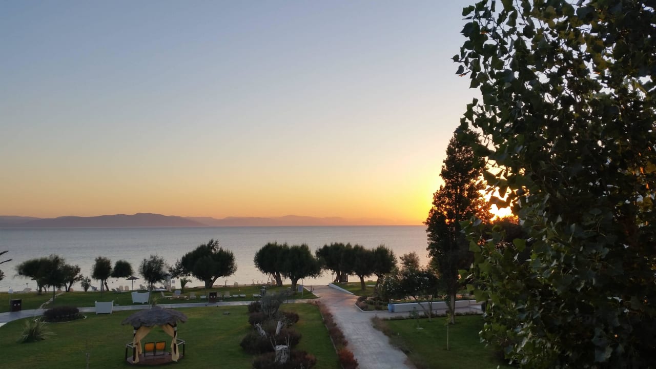 Sonnenaufgang - Blick aus dem Zimmer TUI BLUE Oceanis Beach and Spa Resort
