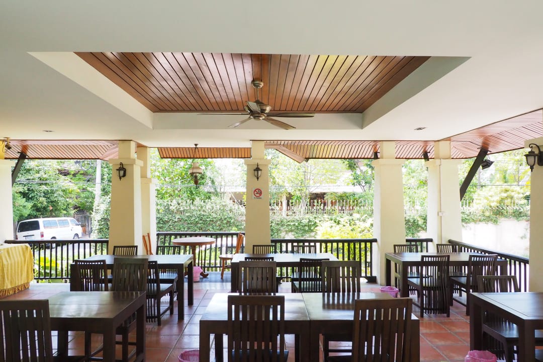Gastro Hotel Sakorn Residence
