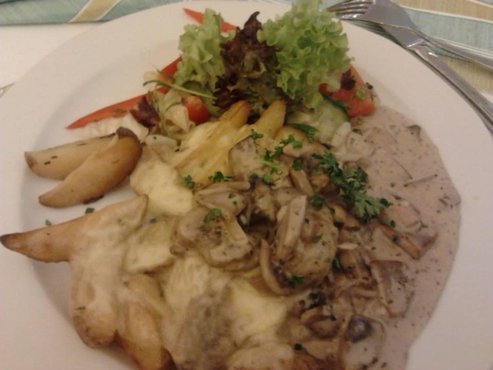 Nett angerichtet, leider kalt serviert ACHAT Hotel Suhl