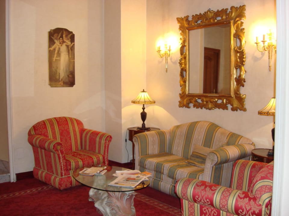 Salon à l'accueil Hotel Pace Helvezia