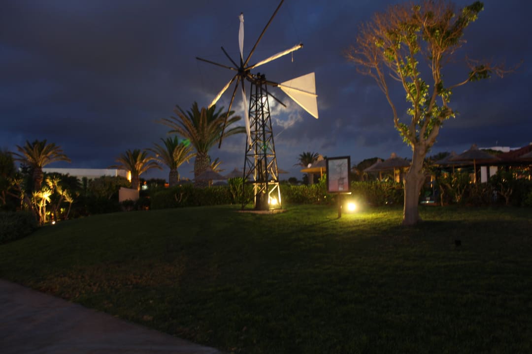 Windmühle bei Vollmond Anissa Beach & Village