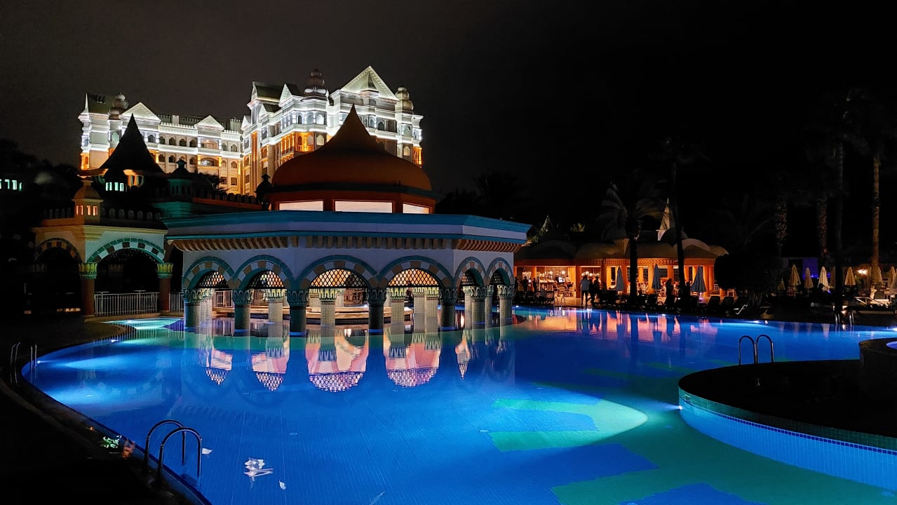 Pool Kamelya Aishen Club