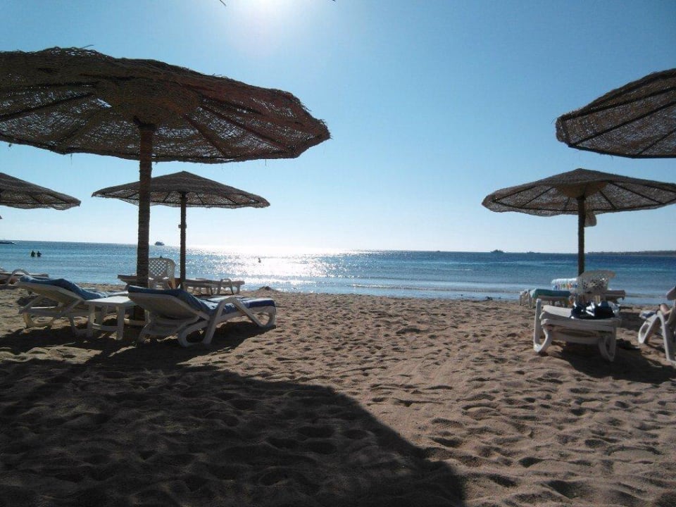Schöner breiter Strand,jeder hat Platz Fort Arabesque Resort, Spa & Villas