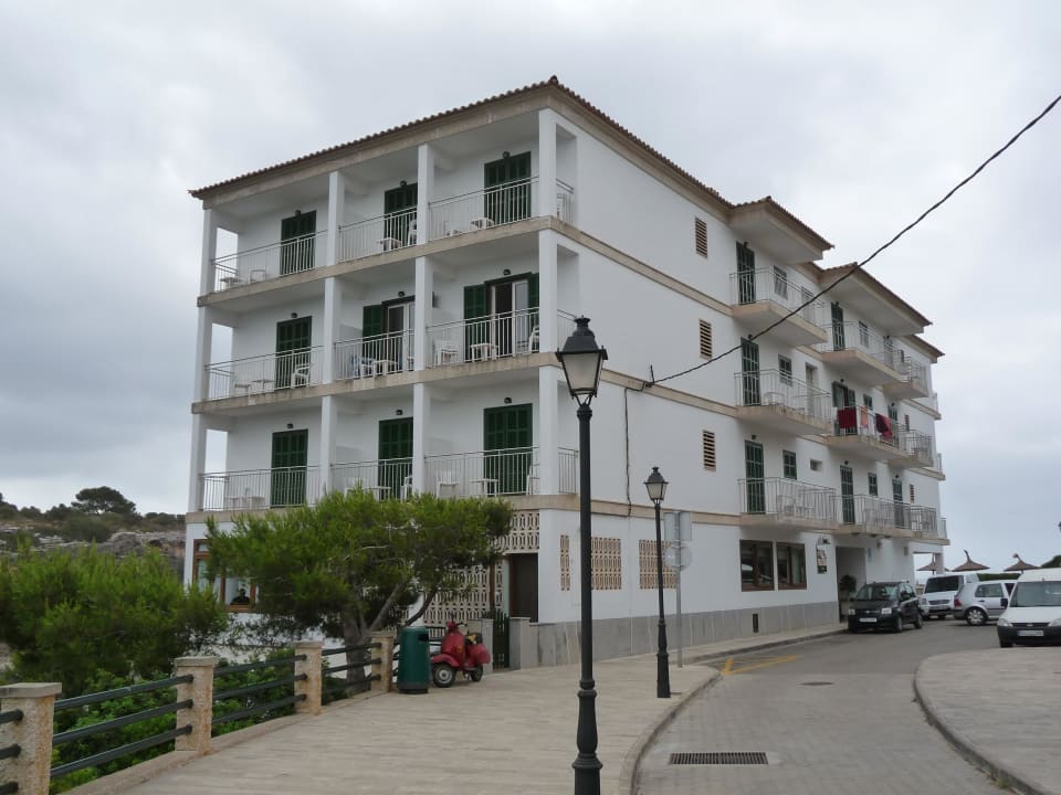 Von der Hafenseite Villa Sirena