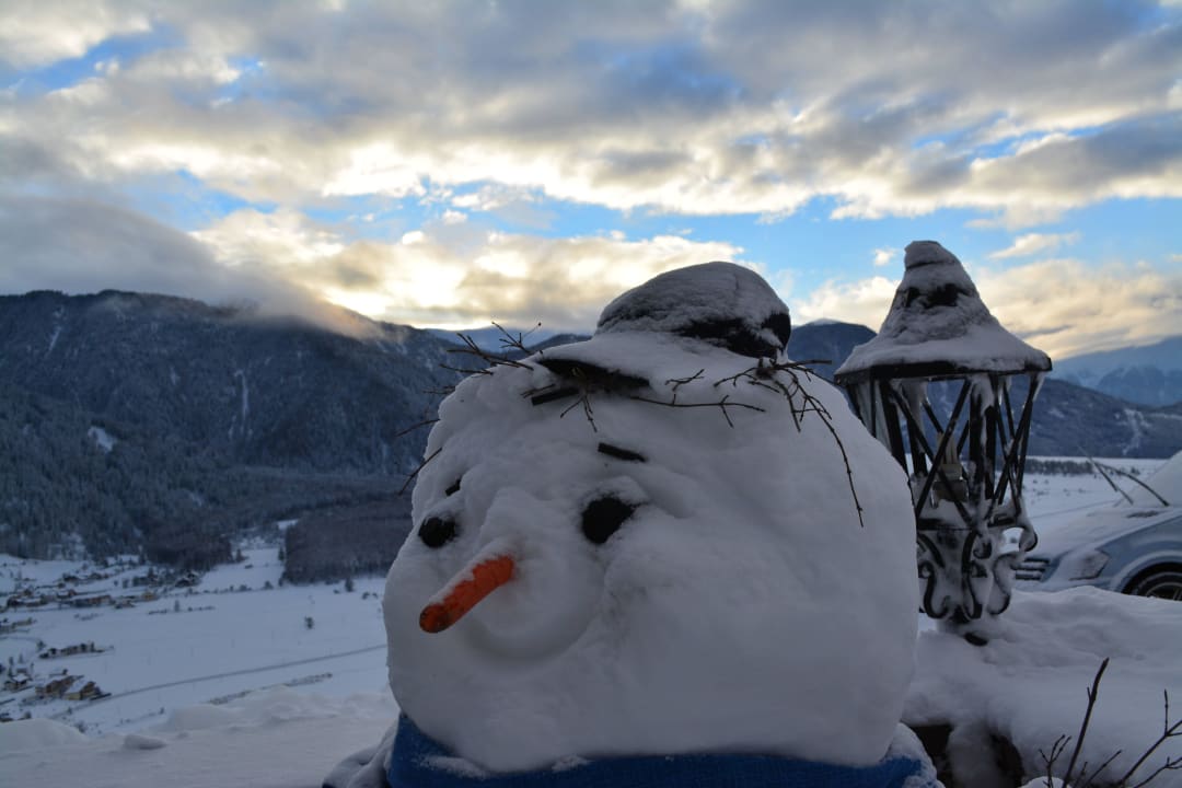 Schneemann Berghotel Plagött