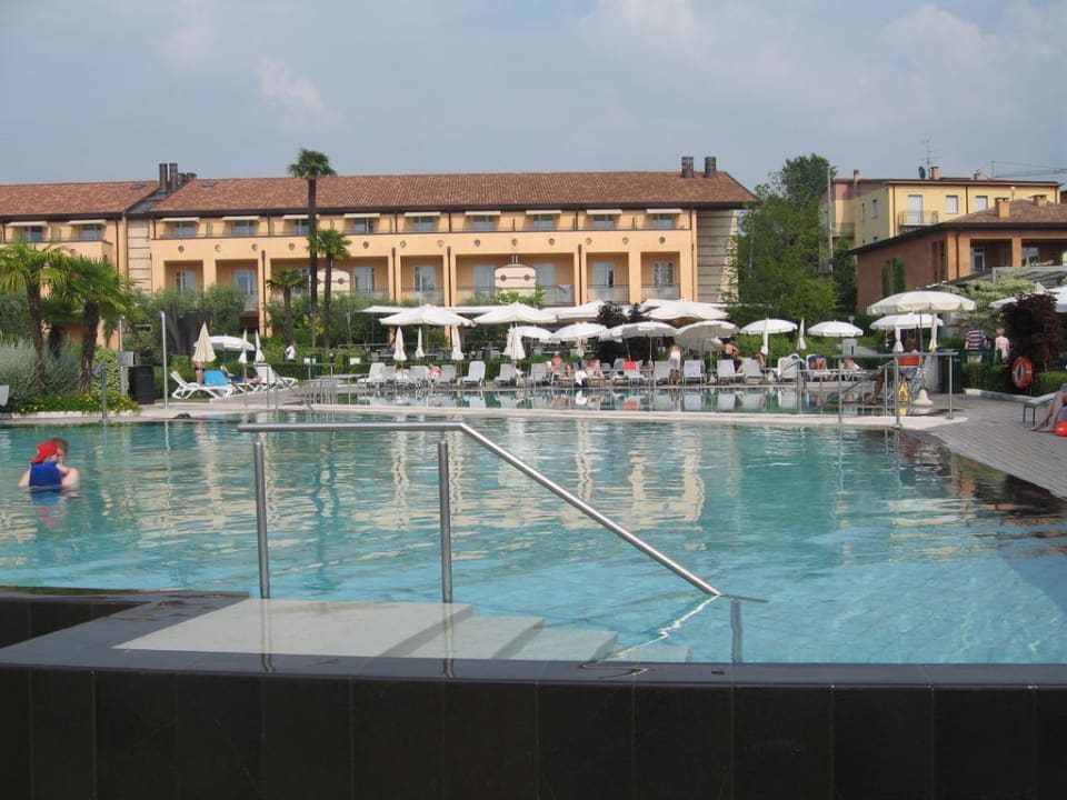 Außenpool und Haupthaus Hotel Caesius Therme & Spa Resort