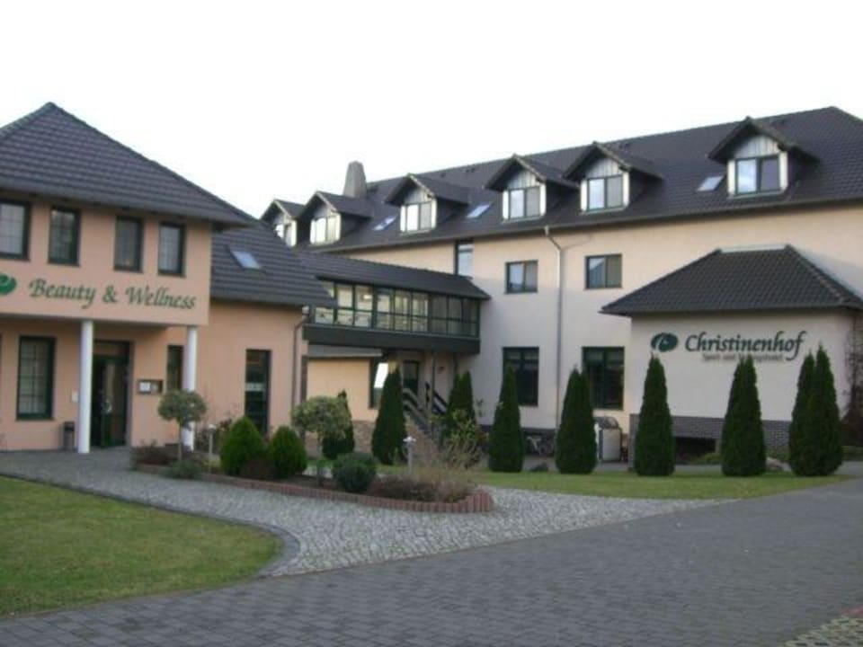 Gesamtbereich von der Strasse aus Christinenhof & Spa