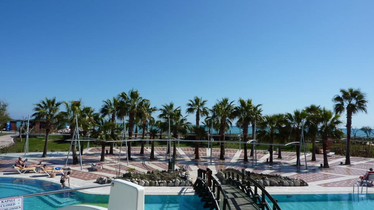 Schöne Außenanlage Limak Limra Hotel & Resort