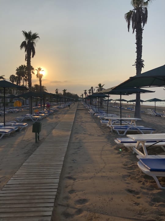 Strand Adora Hotel & Resort