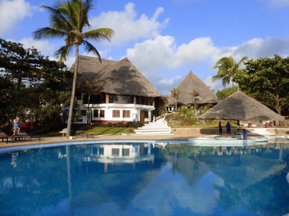 Pool Karafuu Beach Resort & Spa