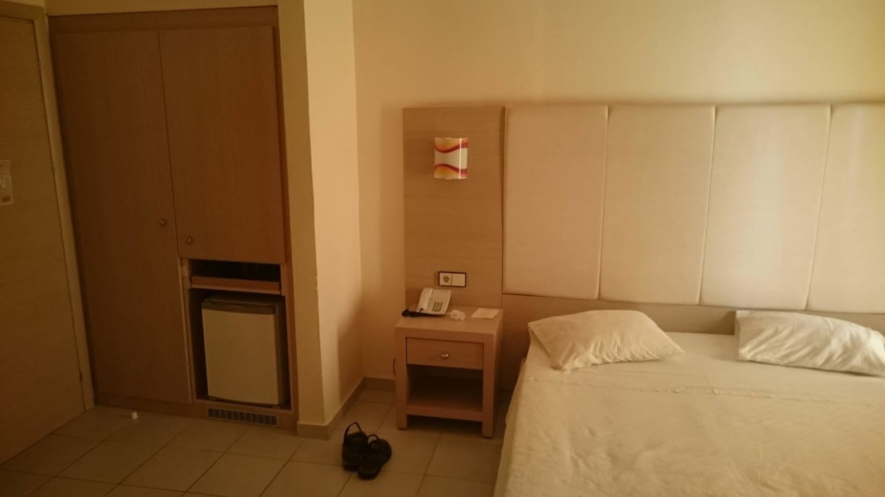 Schrank / Doppelbett Kresten Palace Hotel